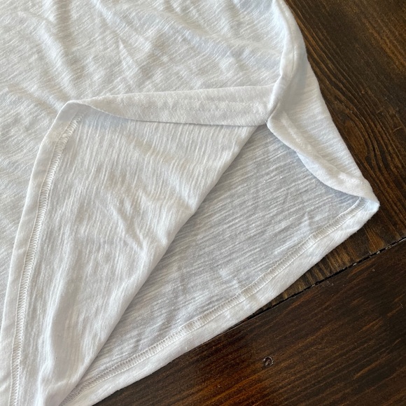 Flutter Sleeve Hi-Lo Shirt - Picture 5 of 5